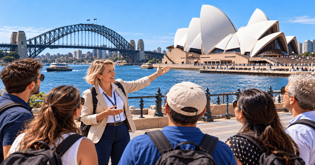 Guide touristique présentant l'Opéra de Sydney et le célèbre Harbour Bridge aux visiteurs lors d'une visite guidée en Australie.