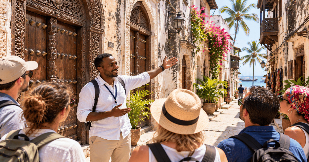 Guide touristique présentant les ruelles traditionnelles de Zanzibar à un groupe de visiteurs, entre portes sculptées et architecture swahilie.