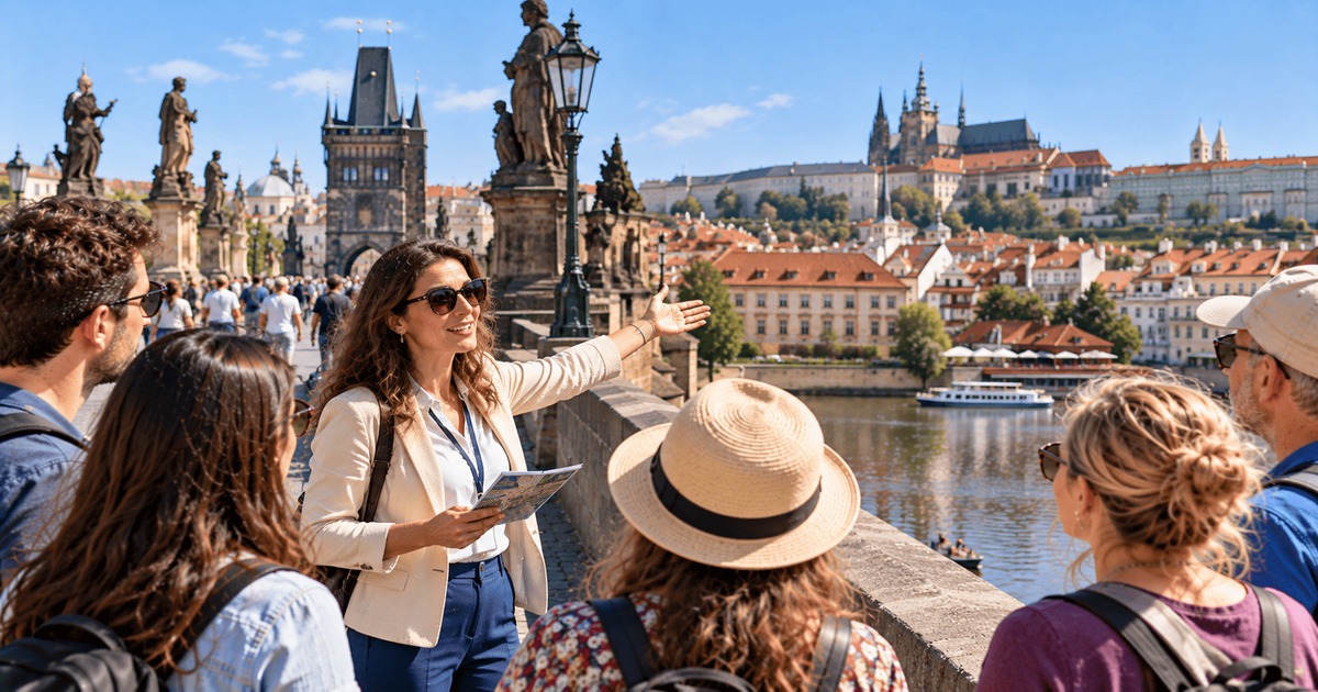 Guide touristique présentant le célèbre pont Charles et les monuments historiques de Prague à un groupe de visiteurs.